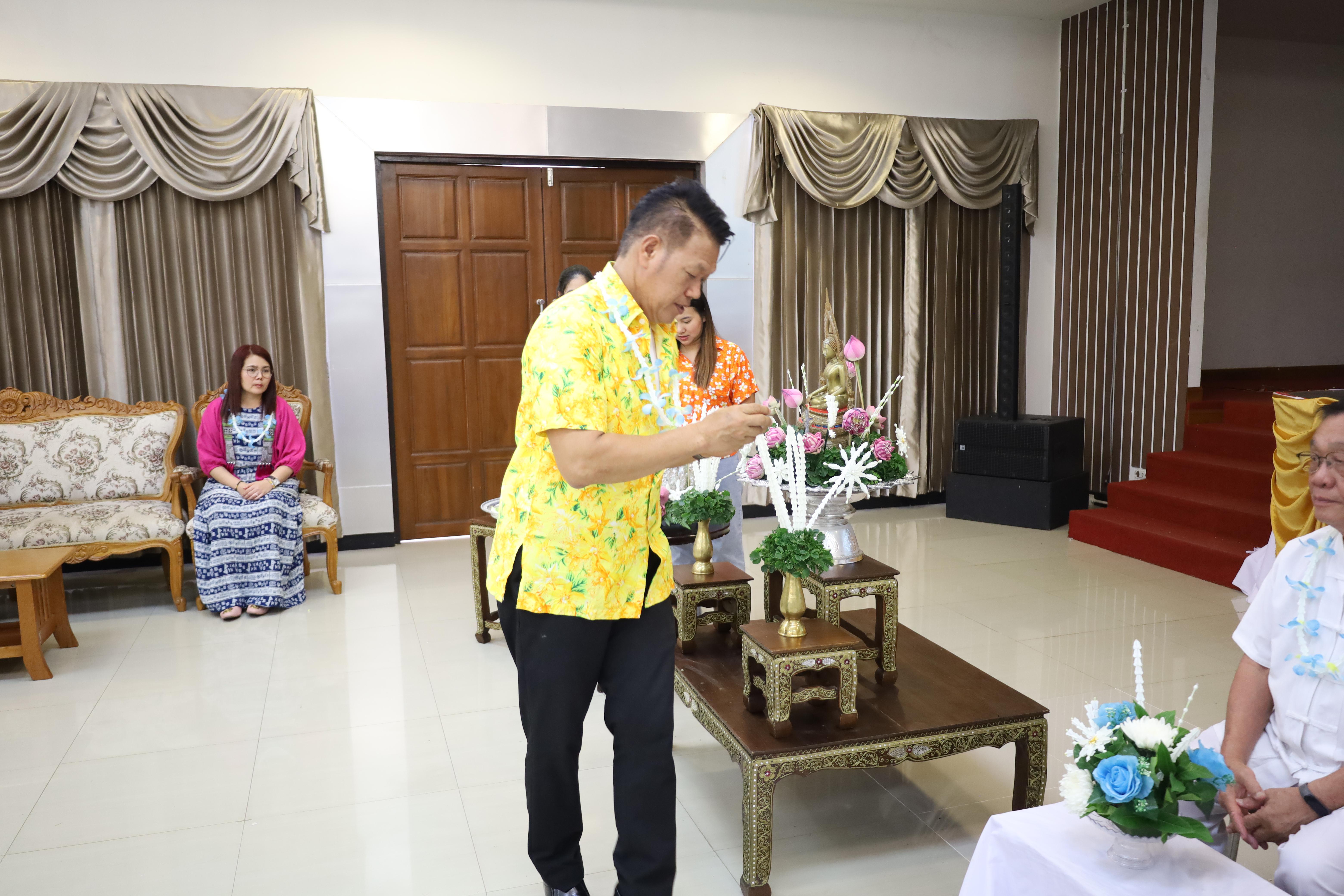 249. วันที่ 26 เมษายน 2568 สาขาการบริหารการศึกษา ได้จัดกิจกรรมรดน้ำดำหัวคณาจารย์ระดับบัณฑิตศึกษา ประจำสาขาการบริหารการศึกษา ณ ห้องประชุมครุร่มสัก 1 ชั้น 3 อาคารคณะครุศาสตร์